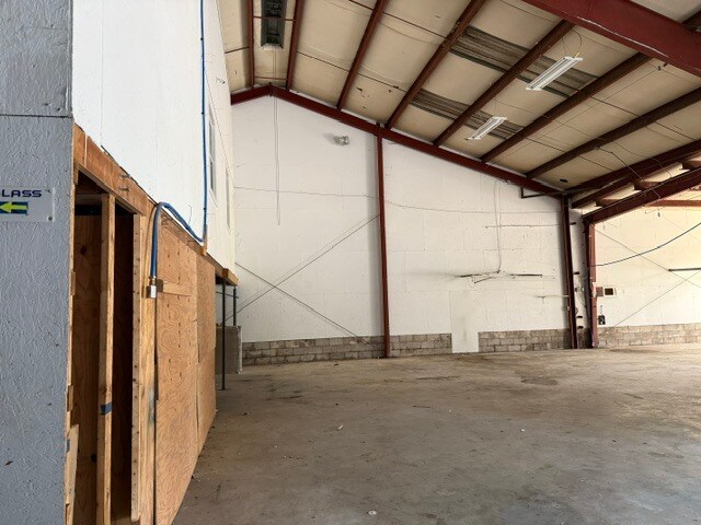 More Photos Of 12 Shelby St, Jamestown Light Distribution For Sale