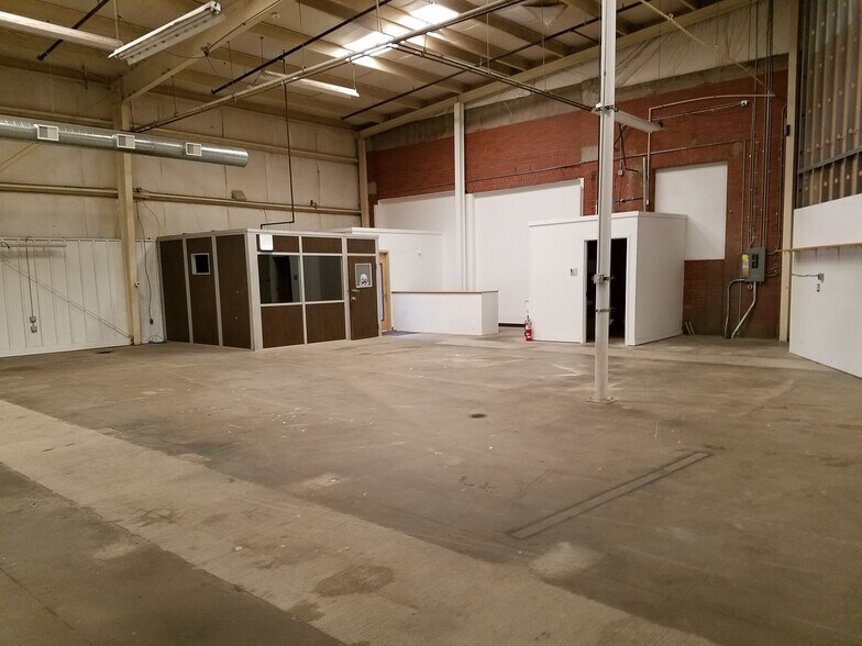 More Photos Of 330 W Main St, Benton Harbor Light Distribution For Lease