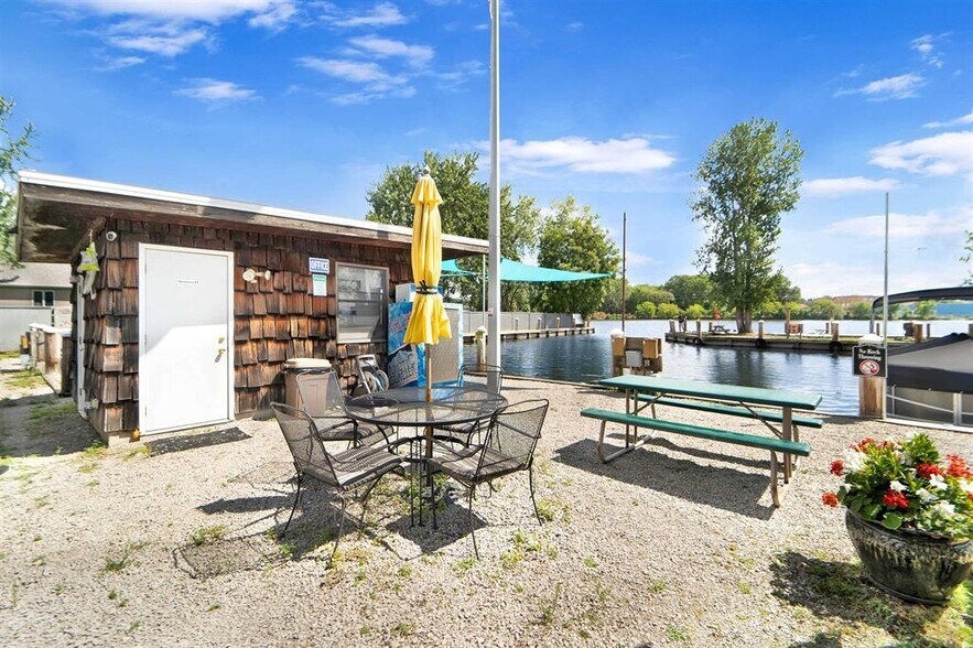 More Photos Of 1000 Bauman St, Oshkosh Marina For Sale