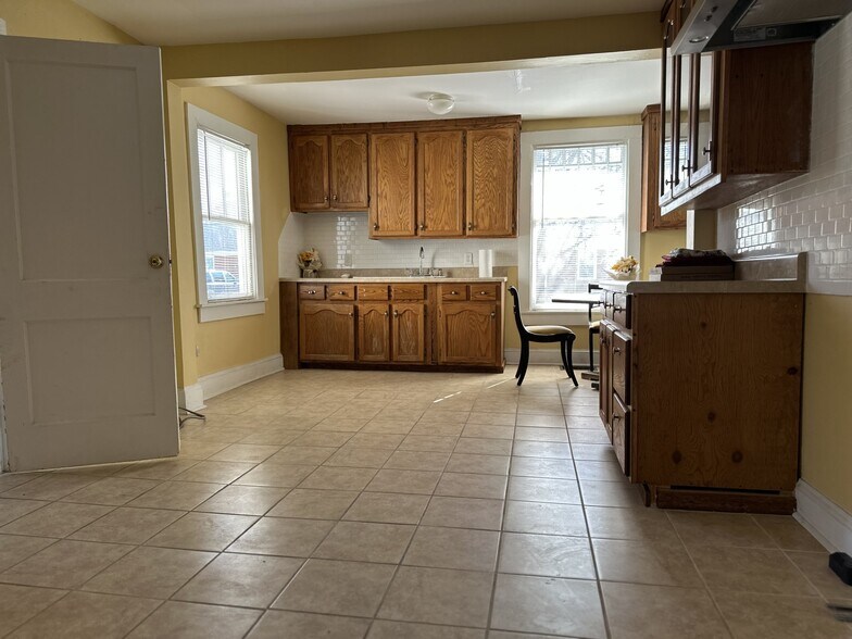 More Photos Of 403 E Main St, Rock Hill Office For Sale