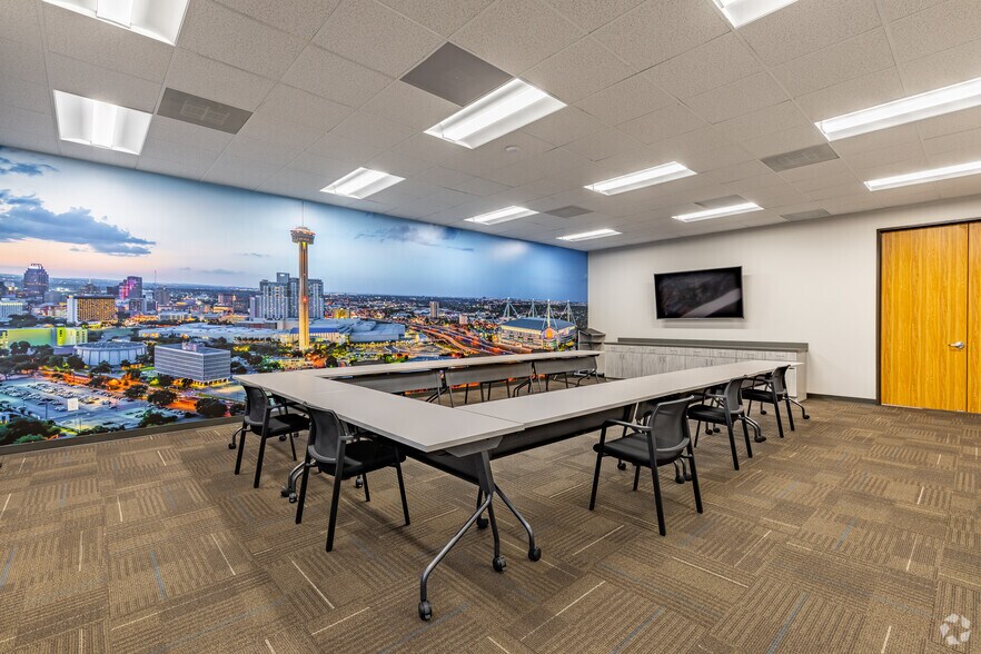 More Photos Of 613 NW Loop 410, San Antonio Office For Lease