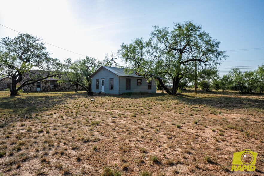 More Photos Of 425 Highland Park, Robert Lee Flex For Sale