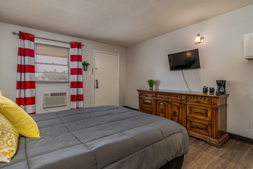More Photos Of 912 N Hwy 87, Tulia Hotel For Sale