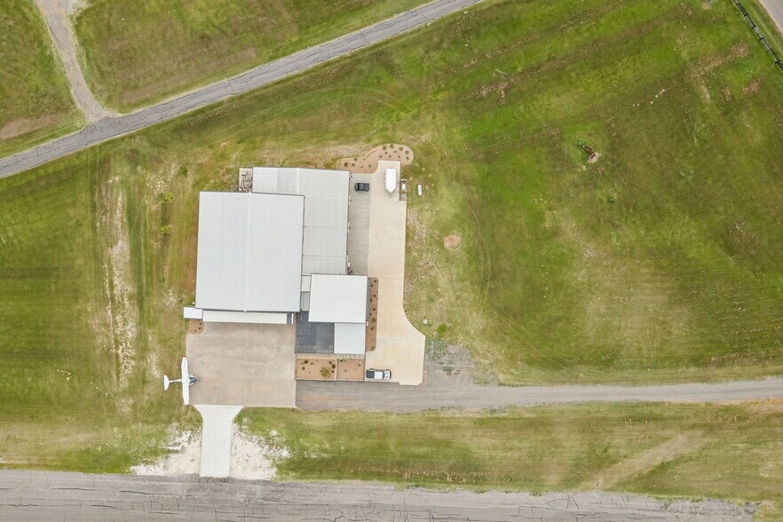 More Photos Of 863 VZ County Road 1508, Van Airplane Hangar For Sale