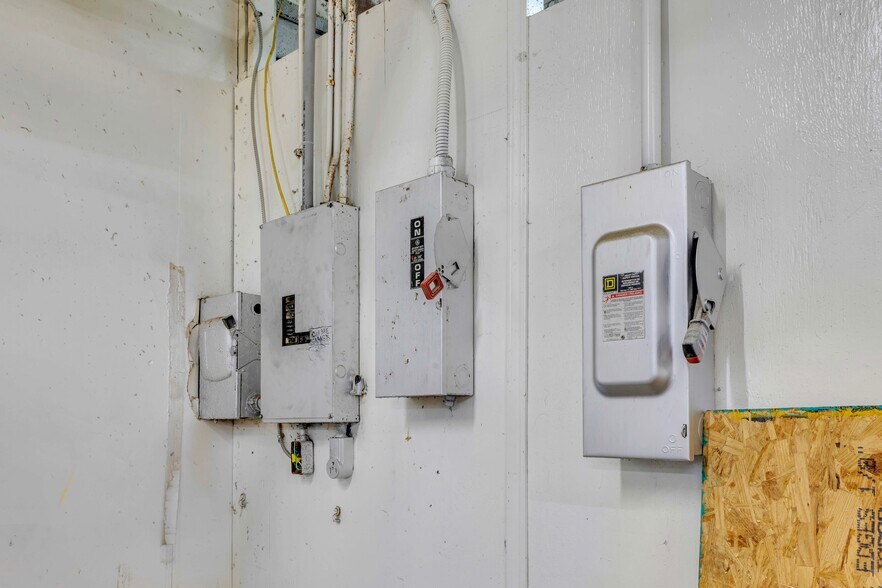 More Photos Of 7500 Bessemer Ave, Cleveland Manufacturing For Sale