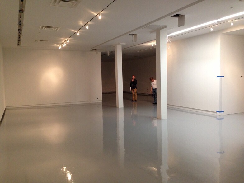 More Photos Of 219 N Elizabeth St, Chicago Showroom For Lease