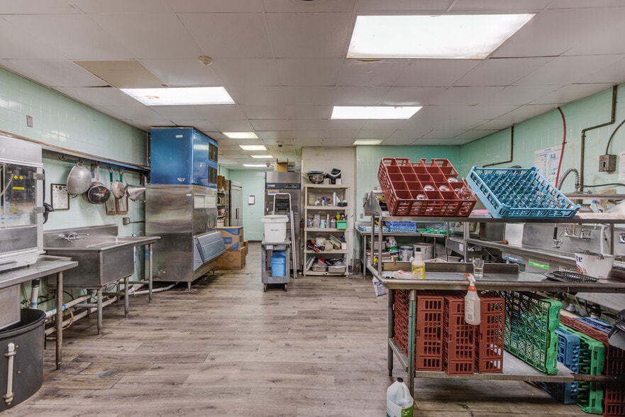 More Photos Of 2166 Highpoint Rd, Snellville Freestanding For Sale