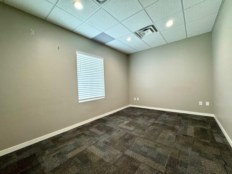 More Photos Of 5308 Parklane Dr, Kearney Serviced Offices For Sale