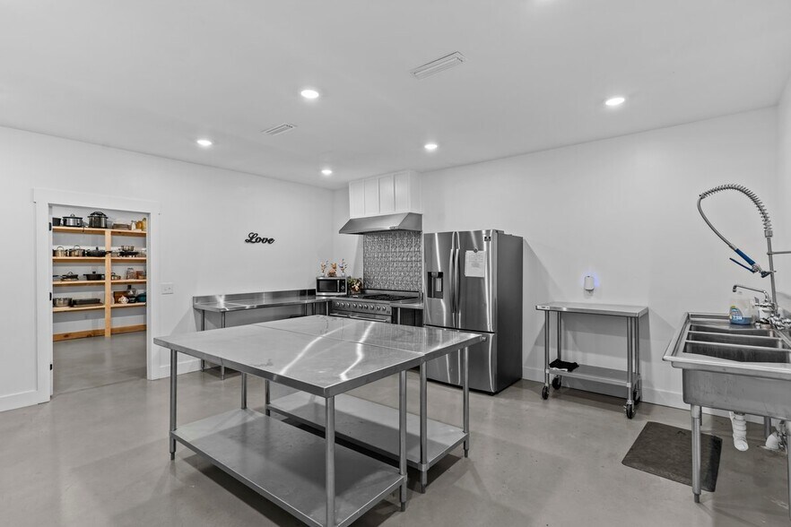 More Photos Of 11179 County Road 1, Enterprise Flex For Sale