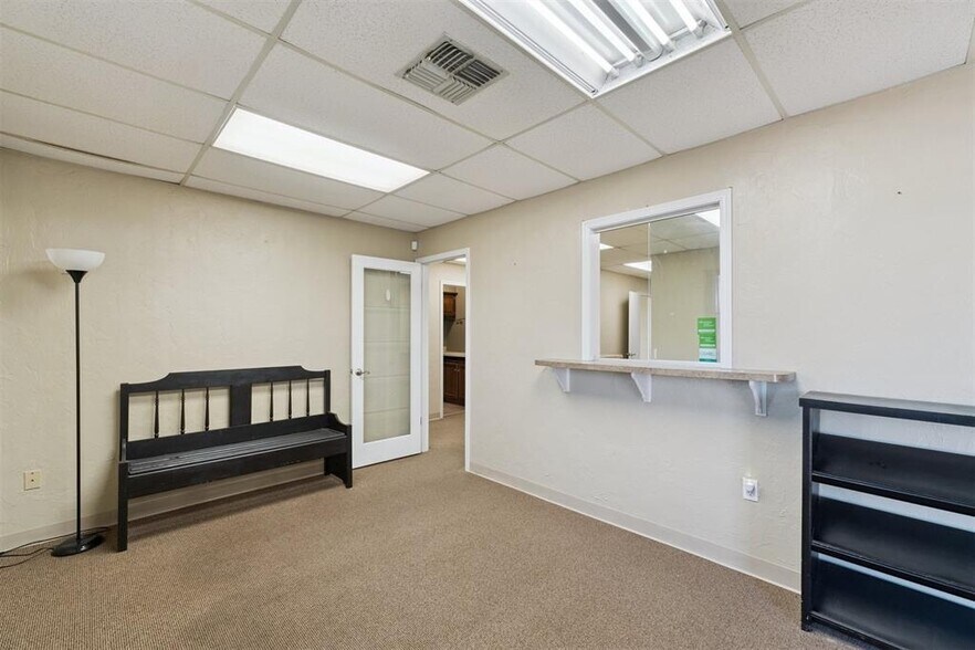 More Photos Of 7505-7509 NW 23rd St, Bethany Medical For Sale