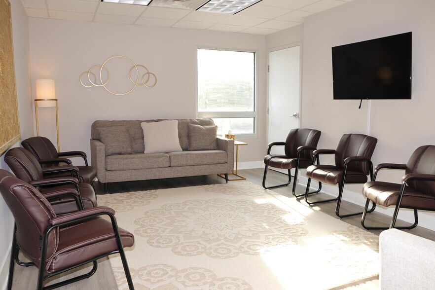 More Photos Of 3930 Walnut St, Fairfax Medical For Sale