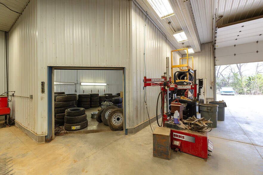 More Photos Of 890 N State Road 14, Harper Auto Dealership For Sale