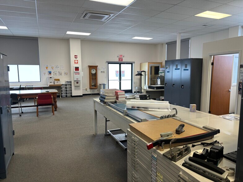 More Photos Of 1280 Kamehameha, Hilo Light Manufacturing For Lease