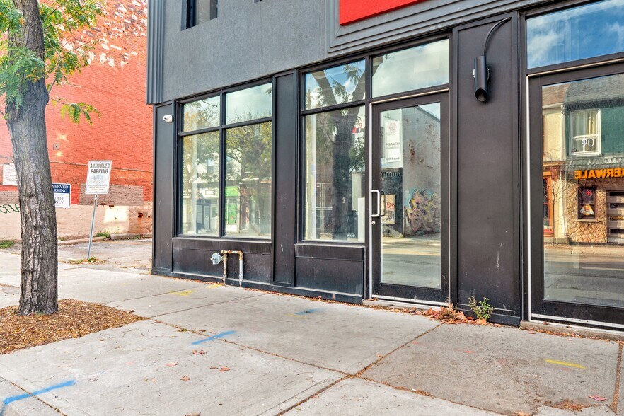 More Photos Of 90 John St S, Hamilton Storefront Retail Residential For Lease
