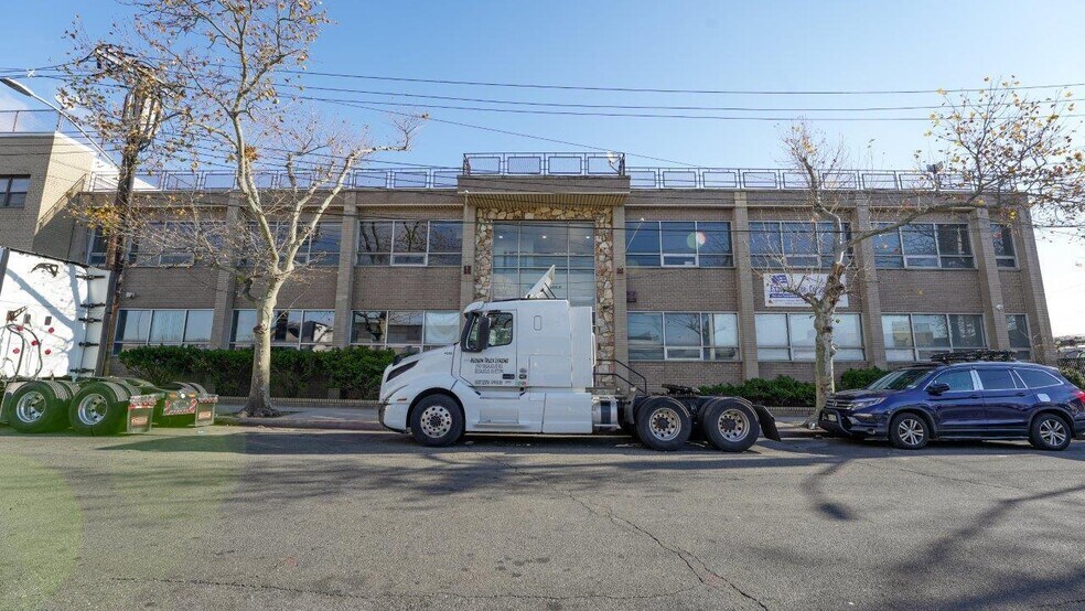 More Photos Of 147-31 176th St, Jamaica Warehouse For Lease
