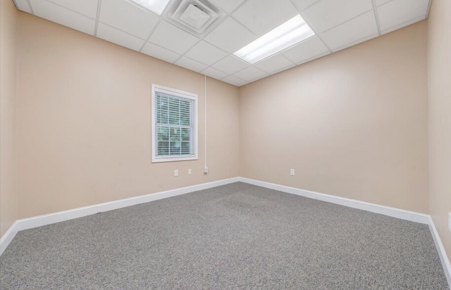 More Photos Of 1101-1109 Electric Rd, Salem Medical For Lease