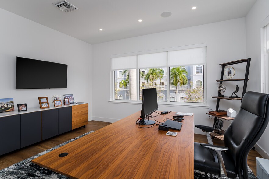 More Photos Of 599 9th St N, Naples Medical For Sale