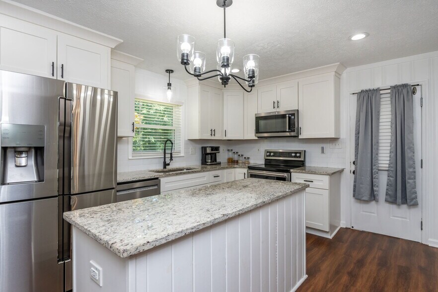 More Photos Of 4270 S Main St, Acworth Office For Sale