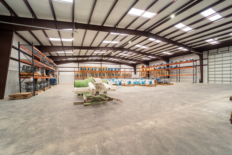 More Photos Of 236 Industrial Park Dr, Victoria Warehouse For Lease