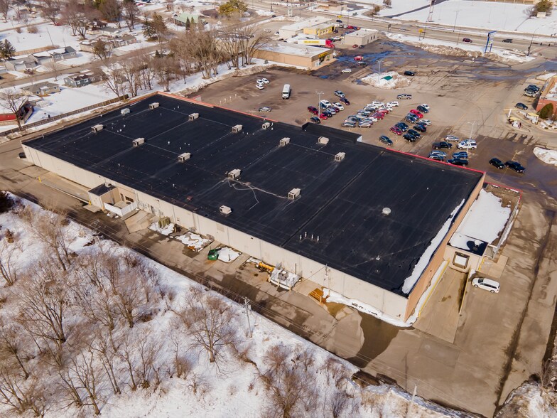 More Photos Of 3727-3731 University Ave, Waterloo Freestanding For Sale