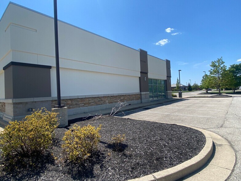 More Photos Of 9626 Rockville Rd, Avon Unknown For Lease