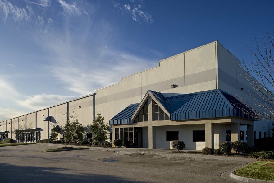 More Photos Of 220 Midland Ct, McDonough Warehouse For Lease