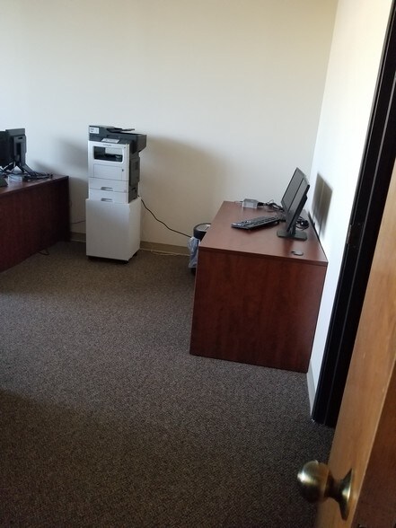 More Photos Of 1705 W Northwest Hwy, Grapevine Unknown For Lease