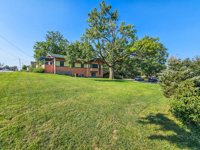 More Photos Of 4502 S 42nd St, Omaha Office For Sale