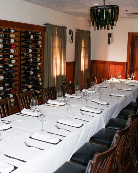 More Photos Of 495 King St, Charleston Storefront For Sale