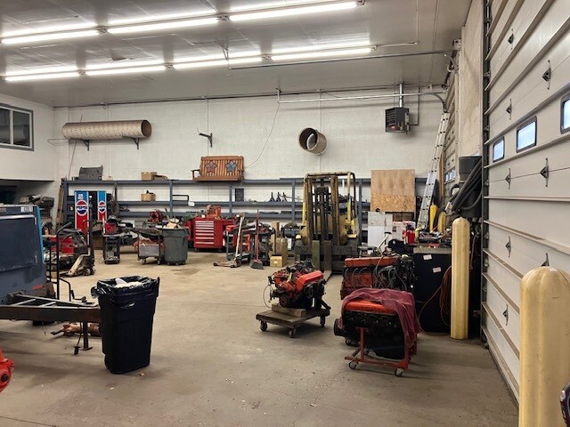 More Photos Of 1110 Island Ave, McKees Rocks Warehouse For Lease