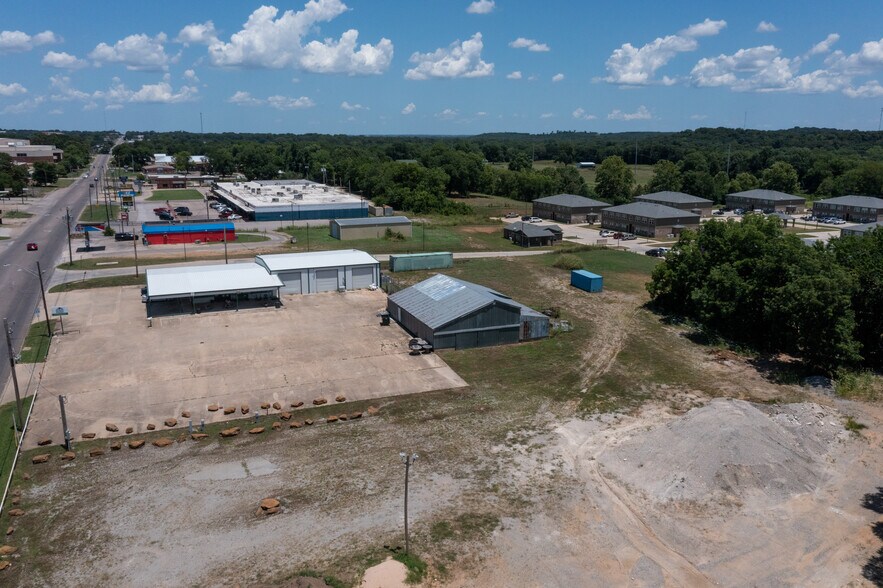 More Photos Of 1210 N 1st Ave, Durant Warehouse For Sale