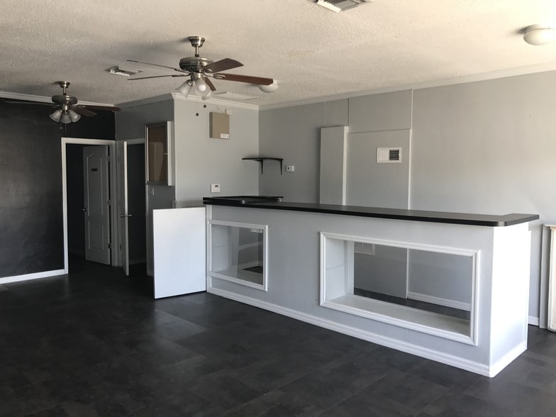 More Photos Of 2280-2290 Fowler St, Fort Myers Freestanding For Sale