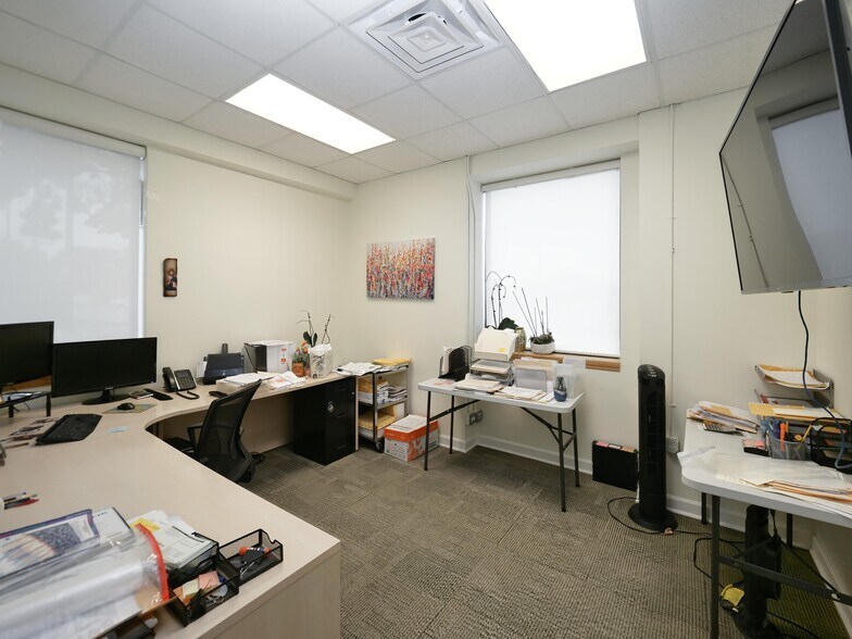 More Photos Of 7300 N Cicero Ave, Lincolnwood Loft Creative Space For Sale