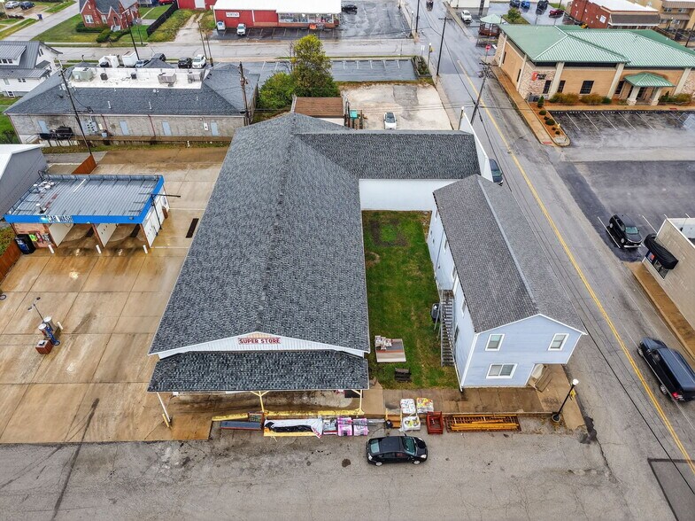 More Photos Of 103 W 2nd St N, Wright City General Retail For Sale