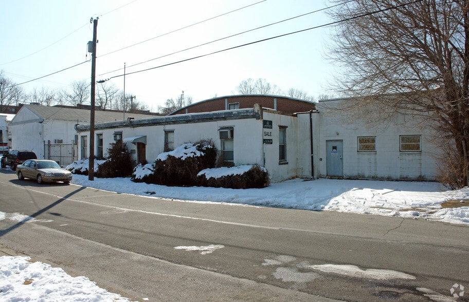 More Photos Of 100 Beecher Ave, Cheltenham Township Warehouse For Lease