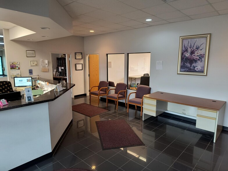 More Photos Of 9801-9805 Prairie Ave, Highland Medical For Lease