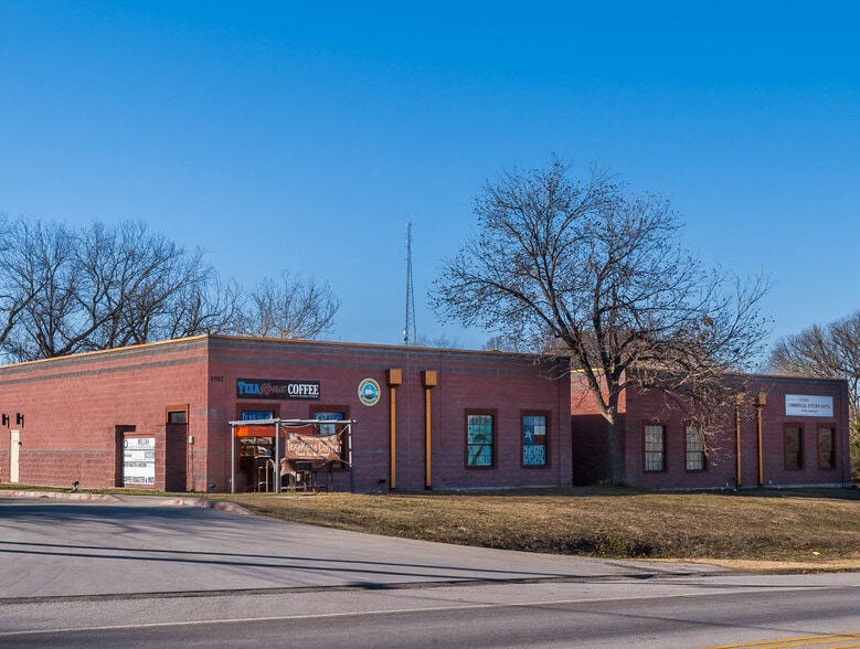 More Photos Of 3103 N McDonald St, McKinney Flex For Lease