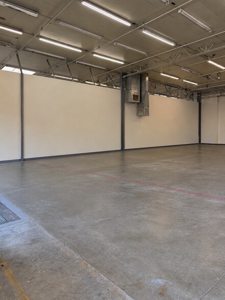 More Photos Of 2210 Hutton Dr, Carrollton Warehouse For Lease