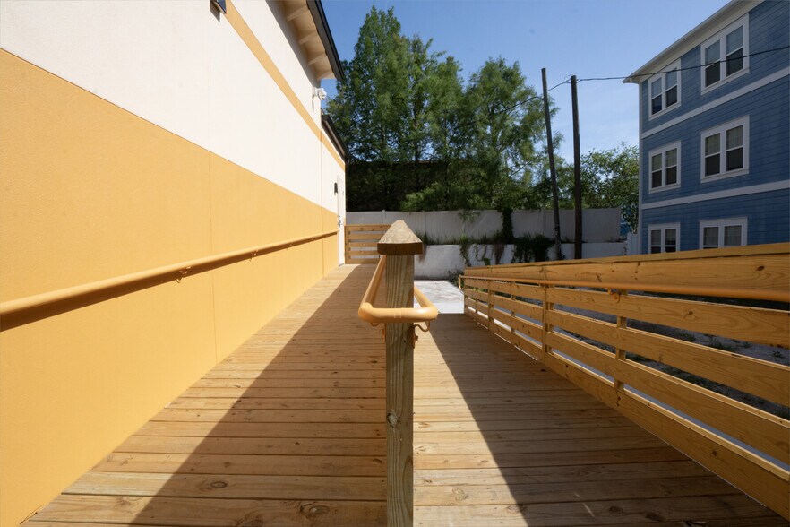 More Photos Of 309 N Woodland Blvd, Deland Freestanding For Sale