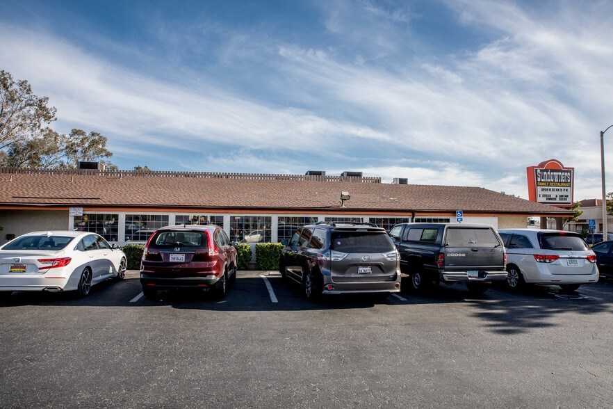 More Photos Of Sundowner, Fontana Restaurant For Sale