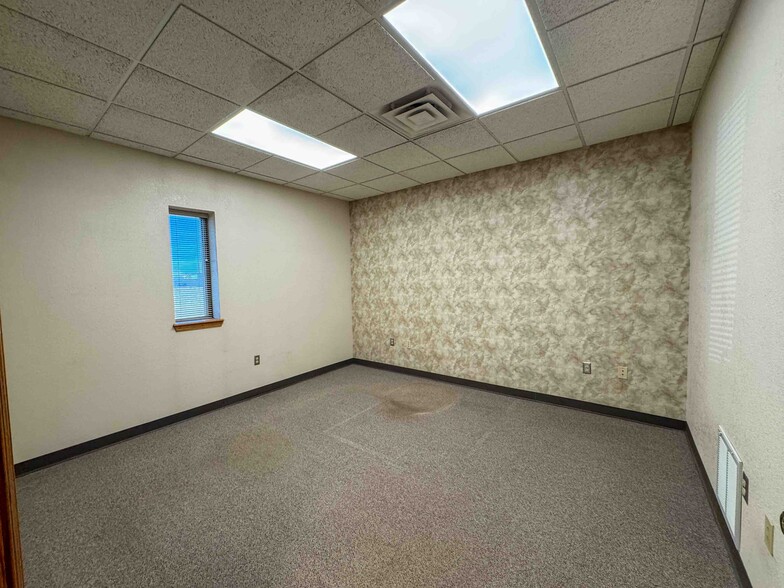 More Photos Of 2912 N Shields Blvd, Moore Manufacturing For Lease