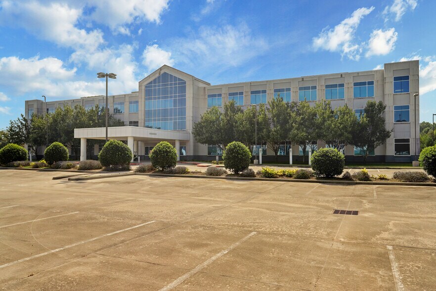 More Photos Of 505 Graham Dr, Tomball Hospital For Sale