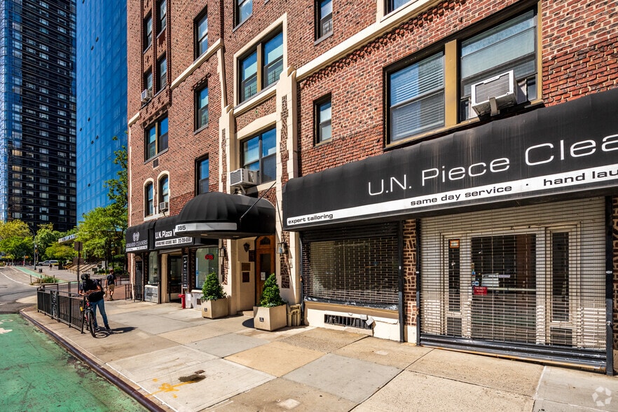 More Photos Of 865 United Nations Plz, New York Apartments For Lease