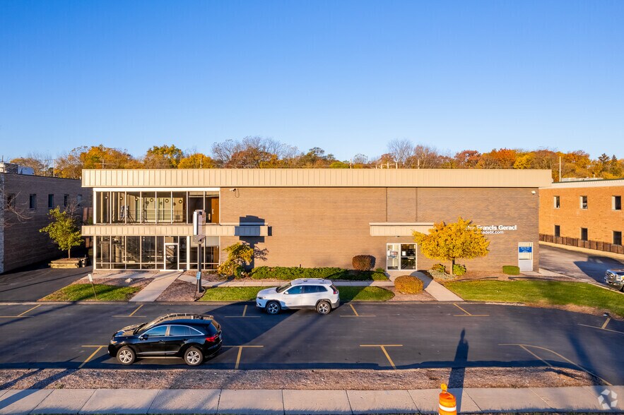 More Photos Of 2505 N Mayfair Rd, Milwaukee Office For Lease