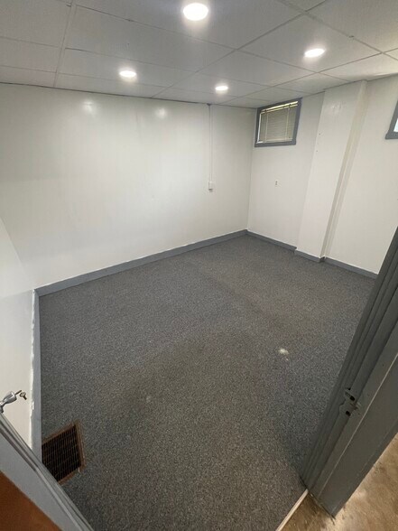 More Photos Of 10 Rhoda St, Farrell Flex For Lease