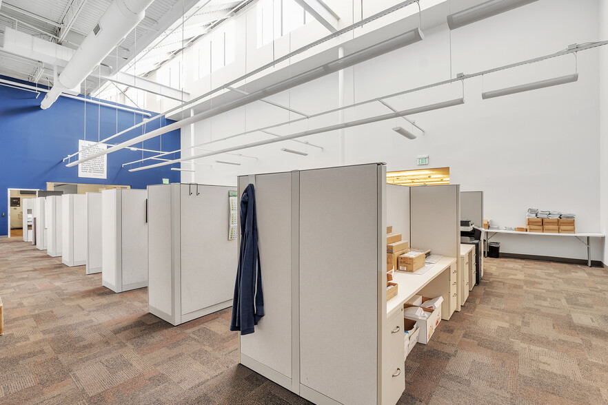 More Photos Of 45 Bartlett St, Marlborough Light Manufacturing For Lease