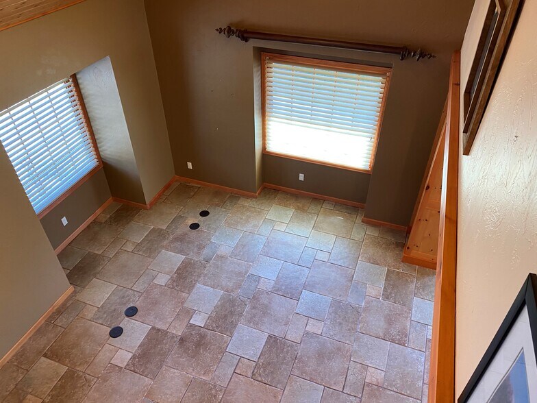 More Photos Of 173 Frontage Rd, South Fork Freestanding For Lease