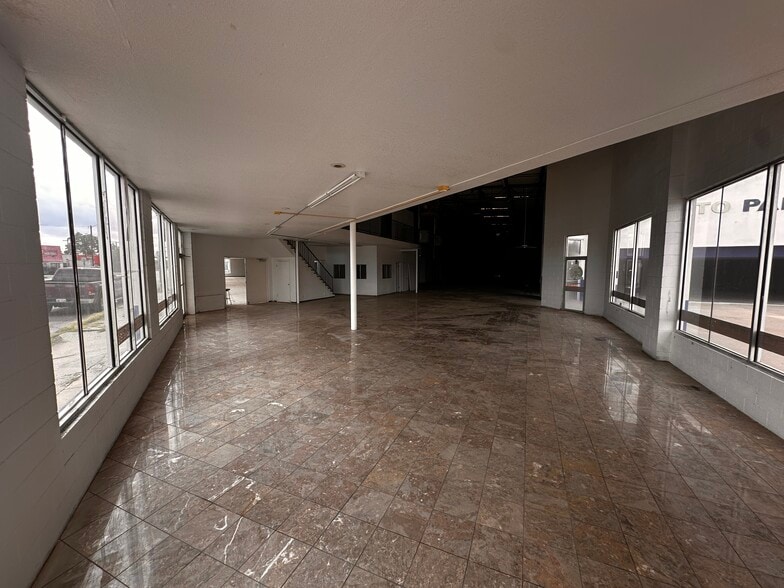 More Photos Of 2401 Alameda Ave, El Paso Showroom For Sale