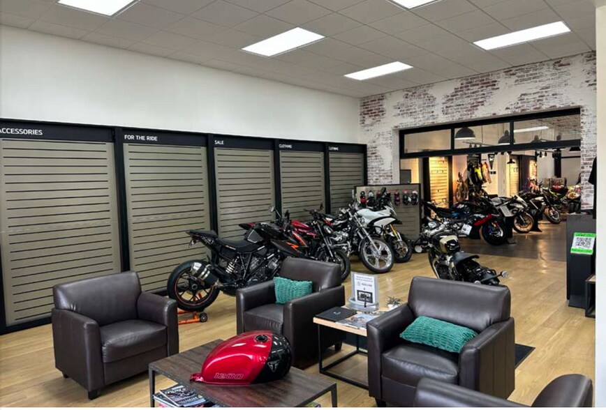 More Photos Of 11574 E Gondola St, Sharonville Warehouse For Lease