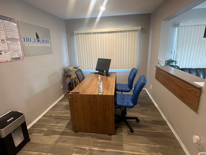 More Photos Of 24056 Pilgrim, Redford Medical For Lease